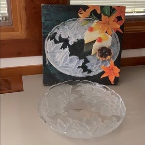NIB Savoir vivre 14” crystal platter